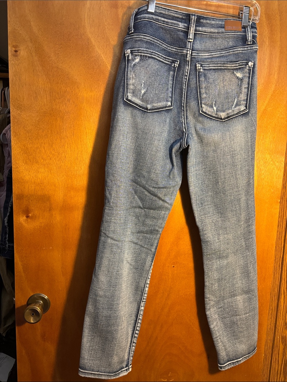 Judy Blue Distressed Boyfriend Jeans - Picture 9 of 10